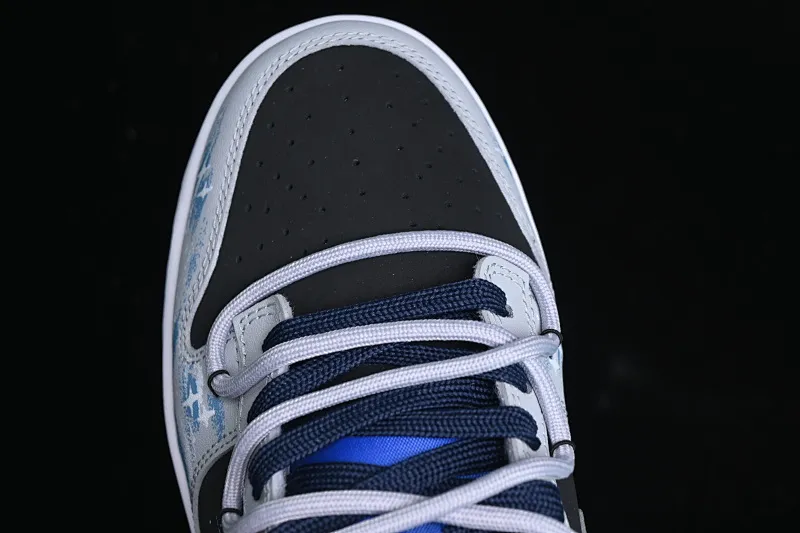 All Categories Nk SB Dunk Series Nk SB Dunk Low Low-top sneakers Nk Dunk Low Samsara Star Pupils Universe Stars Mysterious style English graffiti Low-top casual sneakers FQ8826-100